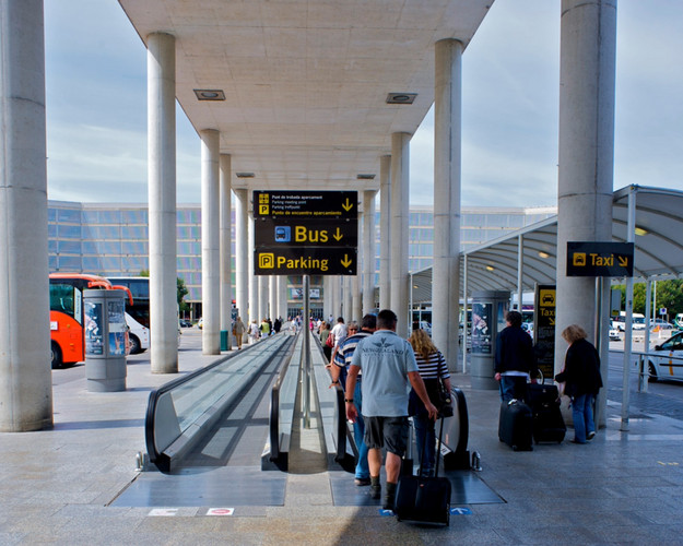 Acceso Parking-aeropuerto De Palma De Mallorca