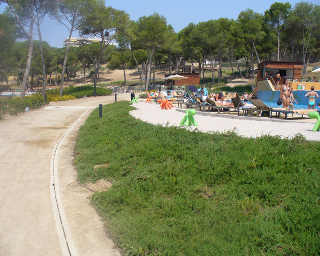 Aco-port-aventura-beach-club-slimline-01