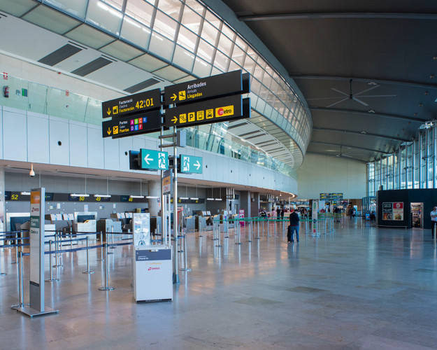 Terminal Interiores-aeropuerto De Valencia-2