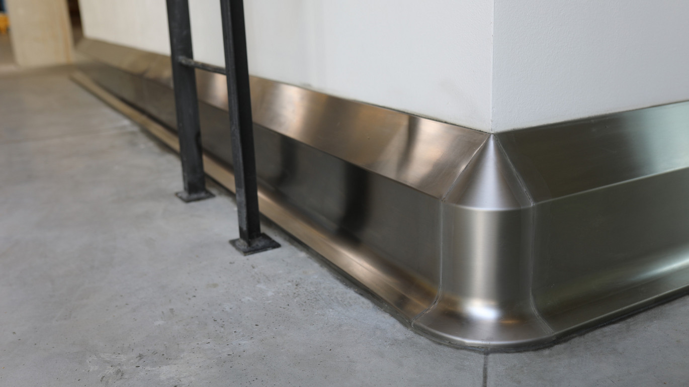 Kerb-metal