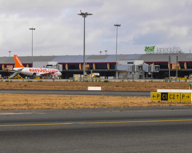 Aco-aeropuerto Faro- Aeroporto De Faro-2
