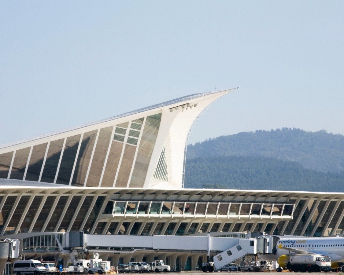 Terminales Exterior-aeropuerto De Bilbao-1