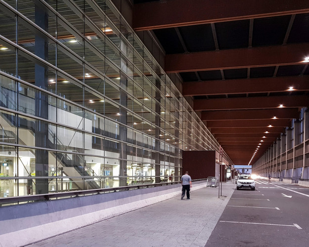 Acceso Transporte Y Aparcamiento-aeropuerto De Canarias