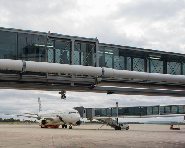 Campo De Vuelo-aeropuerto De Asturias-3