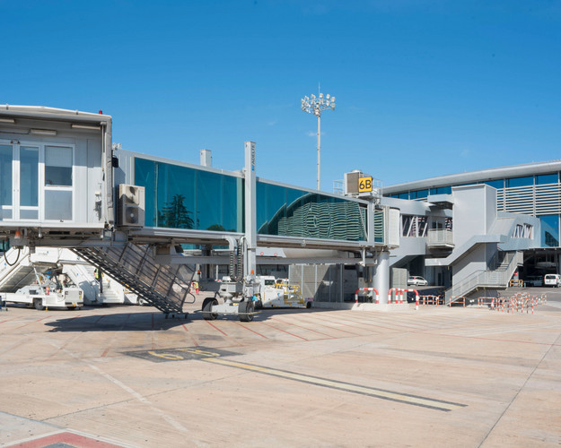 Campo De Vuelo-aeropuerto De Valencia-2