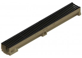 Render del conjunto de canal SELF 100 L1000 H95 en hormigon polímero con premarca para salida vertical DN/OD 110 y reja pasarela en fundición B125 con sistema de fijación por clip