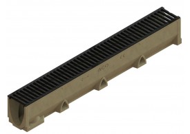 Render del conjunto de canal SELF 100 L1000 H145 en hormigon polímero con premarca para salida vertical DN/OD 110 y reja pasarela en fundición B125 con sistema de fijación por clip