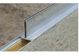 Instalación de la reja para canal SELF 100, reja brickslot T H75 en acero galvanizado de dimensiones L1000 A121 H15 sin sistema de fijación, clase de carga C250.