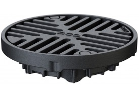 Render da rrelha para sumidouro tipo ACO GRAVITY DN70-100, fabricada em ferro fundido, com un marco perimetral de Ø200mm y 45 mm de altura. Grelha tipo slot com largura visível de ø186 mm e ranhuras de 10 mm para classe de carga M125, com fixação