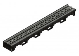 Render del conjunto de canal XTRADRAIN 100 L1000 H75 en composite plásico con premarca para salida vertical DN/OD 110 y reja pasarela en acero galvanizado A15 con sistema de fijación Drainlock