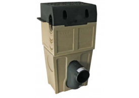 Render do sumidouro completo para o canal KERBDRAIN HB255/305/405 L500 H1025 em betão polímerico, com tampa em fundição, sistema Powerlock e pré-formas laterais quebráveis L-T-X e saída DN/OD 110/160, com cesto em aço galvanizado.
