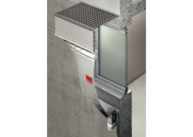Imagen instalación del realce de altura fija H275 del tragaluz THERM.