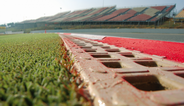 Canal MONOBLOCK RD100V en el circuito de F1 de Montmelo